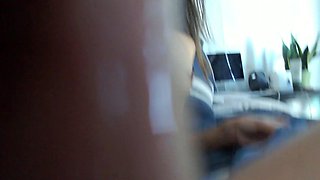 Pulled amateurs close up car sex