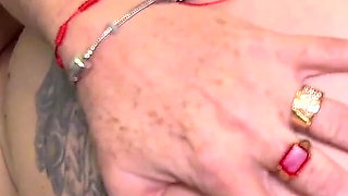 Dona Casa Sexy Troca Gorjeta Por Uma Trepada