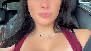 Flashing Tits in the Car / Pagando Peitinhos No Carro