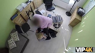 Vip4k. blondes fraulein hat sex wool bargeld mit hubschen kredit-agent