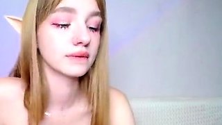 Hot amateur webcam teen masturbates for their fans