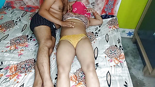 Sister-in-law ko bra aur panty me pela.