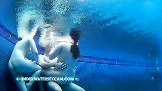 Real couples have real underwater sex in public pools