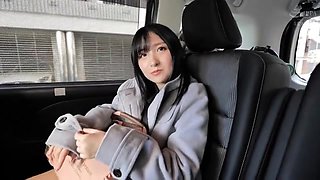 白肌のミニマム美女が素人男性とスローなリップ攻めの緊張気味ハメ撮りエッチ