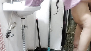 Sister in law ko bathroom ke paas pakad ke jabar dasti pela