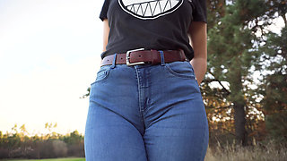 Stepsis Teases Cameltoe Pussy in Blue Jeans Outdoors
