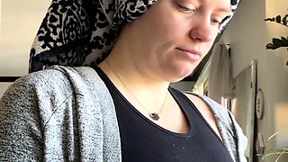 Watch this sexy fetish hoe anally toy and fist in solo
