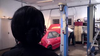 BUMS BUERO - Kami Katzerl fucked by car repairman and boss