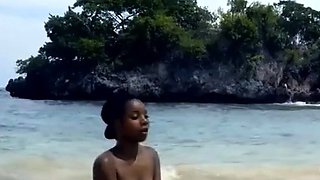 Public Flashing Of Big Natural Tits In The Moment Of Escape