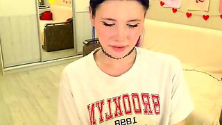 Cute amateur webcam teen girl toying pussy on webcam