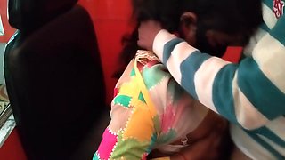 Girlfriend Ki Office Me Boobs Dabaya