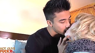 Damn! hot pinoy jock screws hooker for funsies