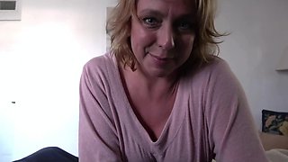 Curvy blonde cougar eagerly takes delicious cock in homemade romance