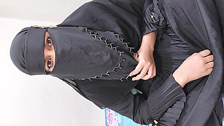 Outdor Video.i Met a Girl in an Auto and Took Her Home to Work at a Beauty Parlor and Fucked Her.