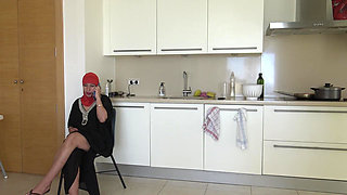 A Lebanese Slut Talks on the Phone and Masturbates