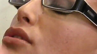 Hot Secretary Seduces Her Boss to a Quick Number