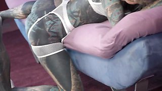 Behind the scenes with powerfully tattooed lean female anuskatzz