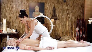 Mysterious Lexi Dona and Julia Parker's pussy licking scene