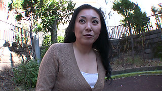 H091F02 A beautiful, celebrity-type mature woman appears in an AV because she wants sex. She lets out sweet moans, elegantly immersing herself in lewd pleasure, exposing her lewd scenes!