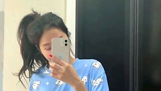 Korean Girl Show Her Tits