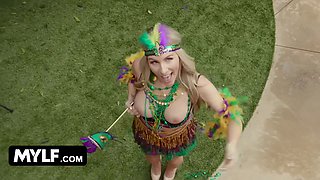 Cougar beauty Bunny Madison celebrates mardi gras with fucking doggy style with her young bf - mylf