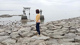 Outdoor Exposure in Ultra-low-rise Jeans