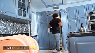 (Phoenix Marie) gets stuck in the dishwasher (johnny) pulls out her for a price - brazzers