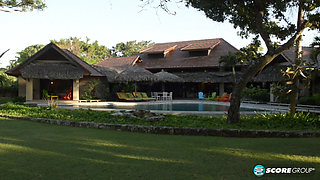 Alexya, Codi Vore & Sha Rizel get wet and soapy in a shower