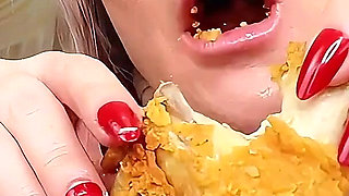 Miss Whitney Morgan: Fried Chicken Eating Asmr