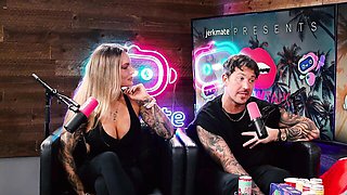 Glamour Dakota James and Dakota's ana lorde action