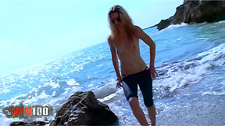 Carla Bandera: Blonde Masturbating at the Beach