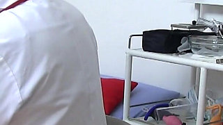 Mature gyno - kinky gynecologist records his mature chubby female patient on a cam