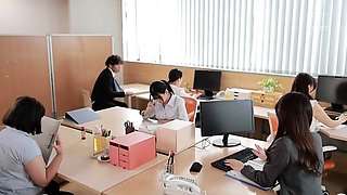 I Was Bullied By Everyone At The Command Of My Female Boss,