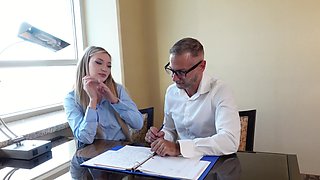 Blonde bombshell Daisy Lavoy slurps cock in stilettos