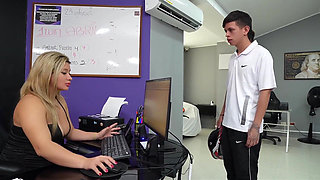 To Keep My Job at Home, I Ended up Fucking the Boss's Ass in the Office