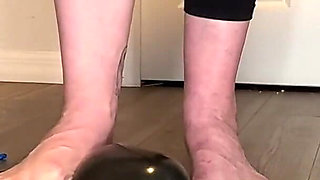 Will It Pop!? Giantess Feet Vs Balloons Barefoot, Sandals, Vans Annihilation