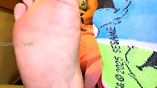 Flexible foot fetish masturbating with feet and hands