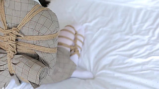 Hui09 - a White-stockinged Jk Girl Is Bound to the Bed with Ropes.