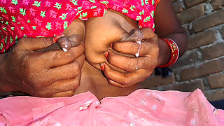 Indian desi village hot jawan bhabhi apne husband ko khush karne ke liye boobs se doodh nikali.indian xxx sex viral videos.hindi porn