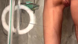 Lina romps her cock-squeezing rump standing in the bathroom until she finishes off.