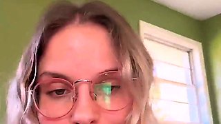Amateur blonde babe masturbates on cam