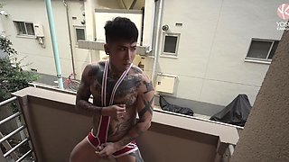 Hung Gay Enjoys His Solo Session