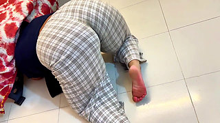 Big Round Ass Muslim Sexy Stepmom Stuck Inside Tea Table & Want Anal Fuck From Stranger - Wide Pussy