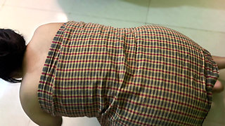 Arab Maid Stuck Under Table When She Clean Without Abaya & Hijab Front of Landlord, Just Then He Fuck Her & Cum Wild