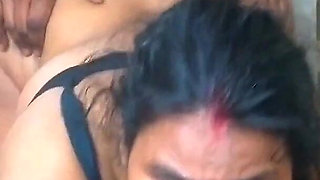 Hot Desi Padosan Bhabhi Ne Dekha Lund Hilate Hue - Wild Sex Start Hua!