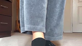Masturbating amateur cums after solo fun