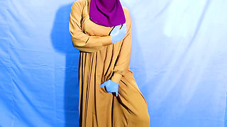 indian hijabi sundari mohila hastomoithun ebong nongra kotha bolche