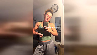Sensual tea stretches juicy pussy and loses virginity