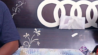 Delivery Boy Get Unexpected Bonus From Girl Customer