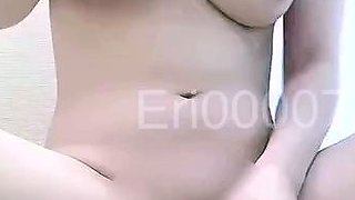 【amateur masturbation】A pervert who thrusts a toy into